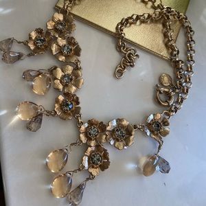❤️ EUC JCrew Gold Floral Acrylic Drop Necklace